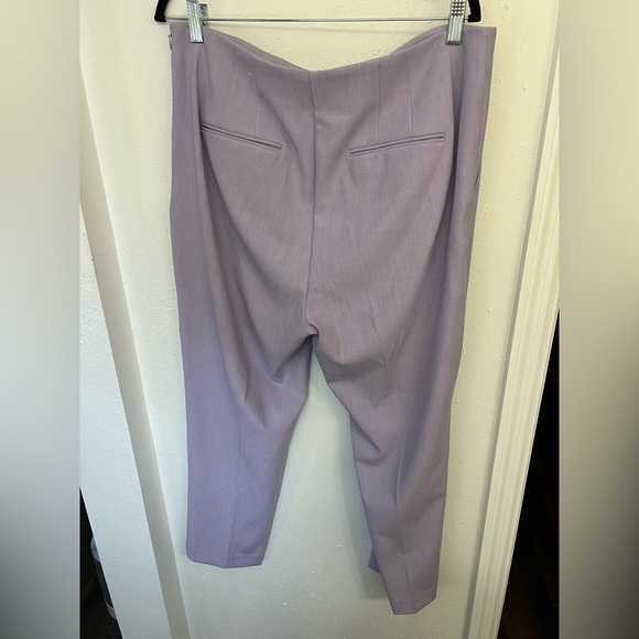 Ann Taylor The High Rise Ankle Pant in Bi-Stretch - Curvy Fit
Sz 14 Soft Violet - Picture 6 of 7